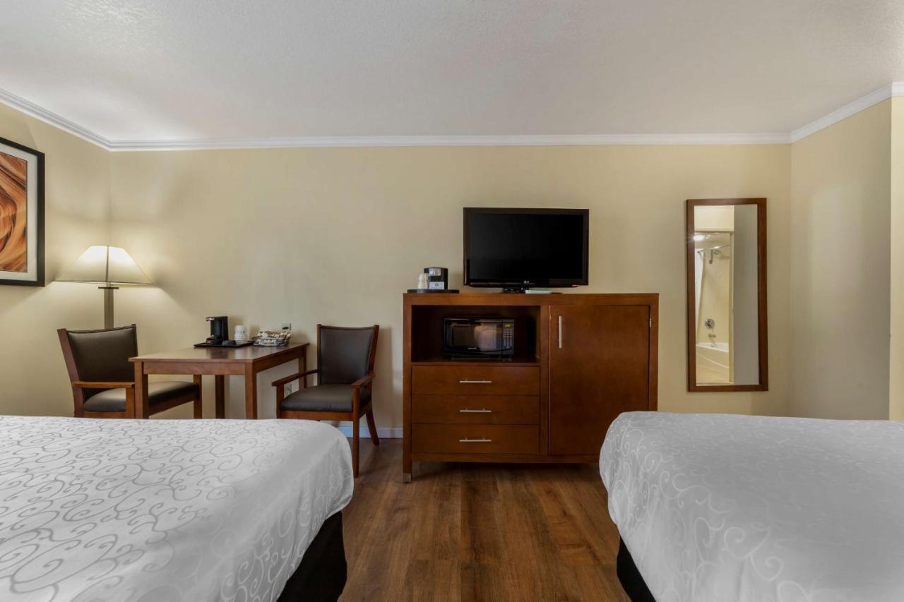 Best Western Plus Northwoods Inn Crescent City Bagian luar foto